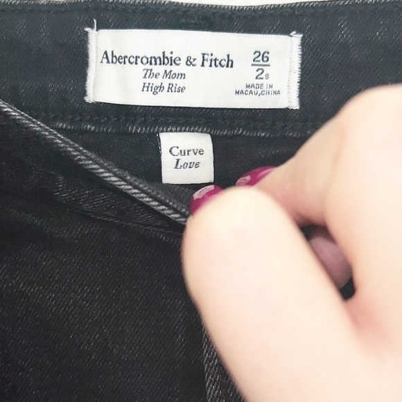 Abercrombie & Fitch Curve Love Black Distressed The Mom High Rise Raw Hem Jean - Picture 5 of 9